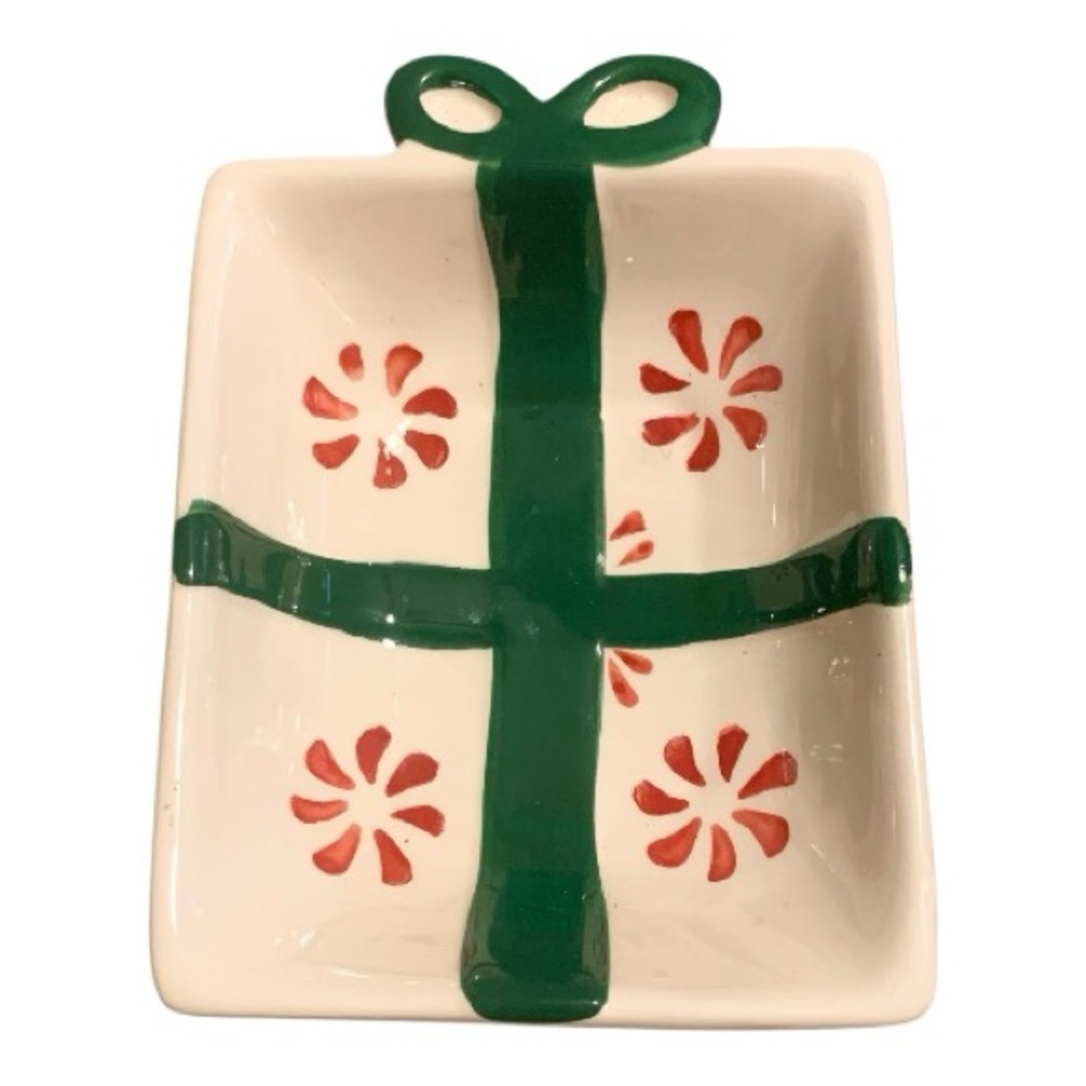 Festive Gift-Shaped Holiday Ceramic Christmas Plates Set of 3‎ Hand Painted - Picture 4 of 10